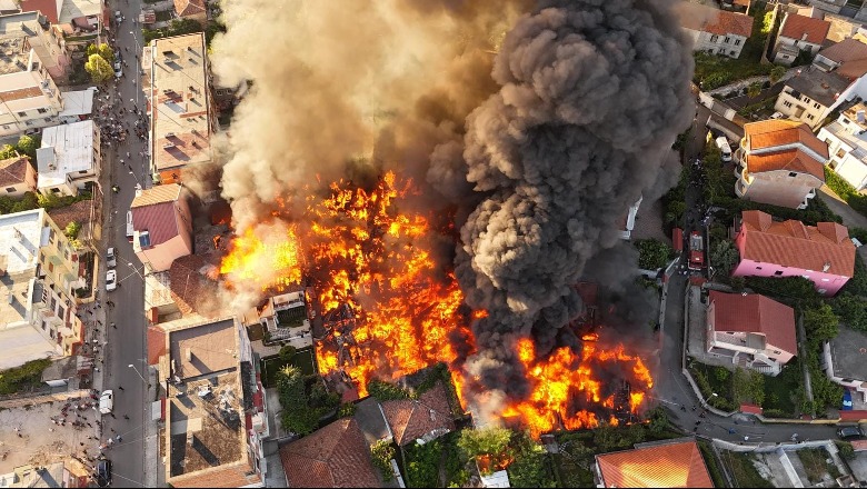 DETAJET E REJA/ Zbardhet si ra zjarri masiv në tregun e Shkodrës, u shkaktua nga dy fëmijë që po luanin