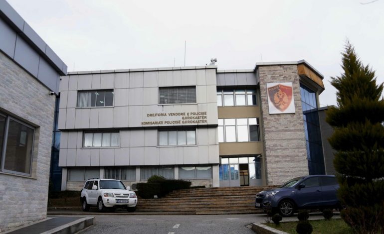 E RËNDË/ Gjendet i pajetë në banesën e tij 67-vjeçari, dyshimet e para (EMRI)