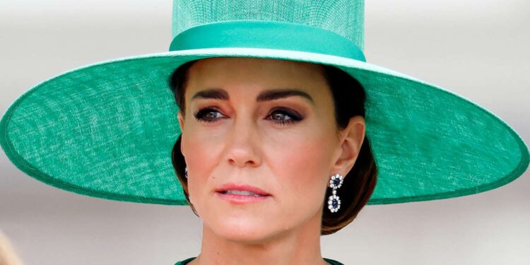 "I KANË RËNË FLOKËT..."/ Dalin detaje tronditëse nga beteja e Kate Middleton me kancerin