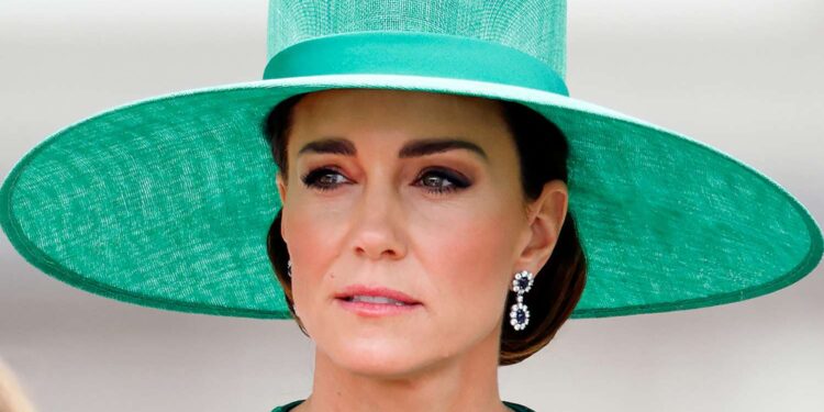 “I KANË RËNË FLOKËT…”/ Dalin detaje tronditëse nga beteja e Kate Middleton me kancerin