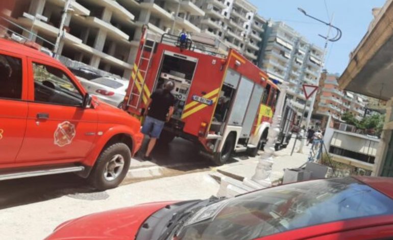 ZJARR I QËLLIMSHËM? Përfshihet nga flakët kompleksi i pallateve që po ndërtohej në hyrje të Sarandës