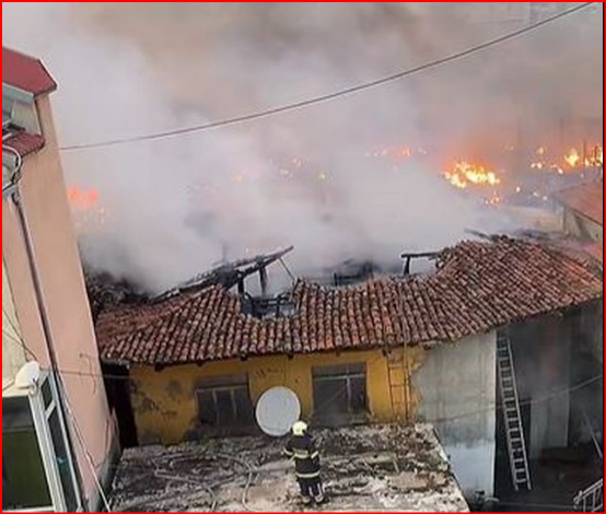PAMJET E FRIKSHME/ Tym nga çatitë e shtëpive! Vatra zjarri aktive në Shkodër, ja si duket gjendja