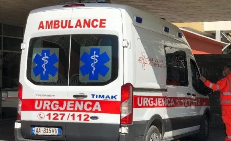 E TRISHTË/ Gjendet i vdekur një person në anë të rrugës në Kavajë, ja kush është viktima (EMRI)