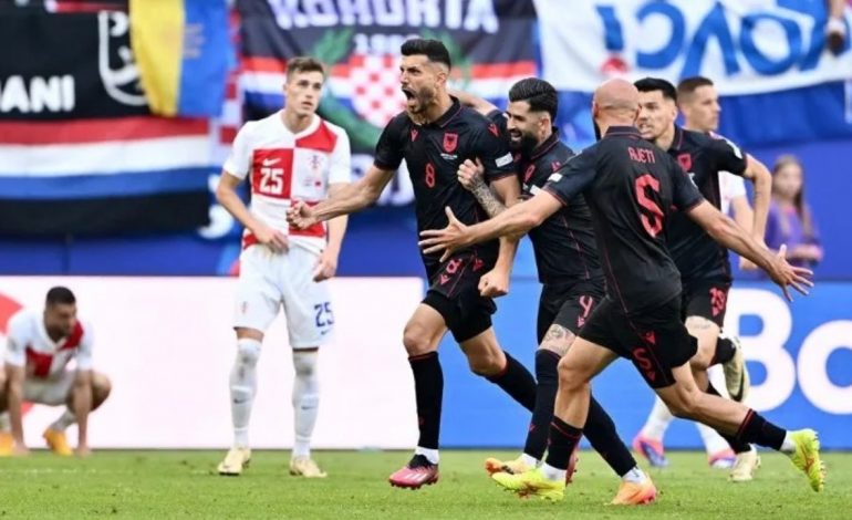 “KJO QUHET KRENARI”/ Rama elozhe për kombëtaren pas barazimit me Kroacinë: Kokën lart dhe përpara
