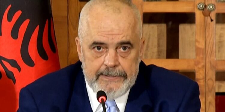 NDESHJA SHQIPËRI-ITALI/ Rama: Muri i Verdhë i Borussias do zëvendësohet nga Dallga Kuqezi