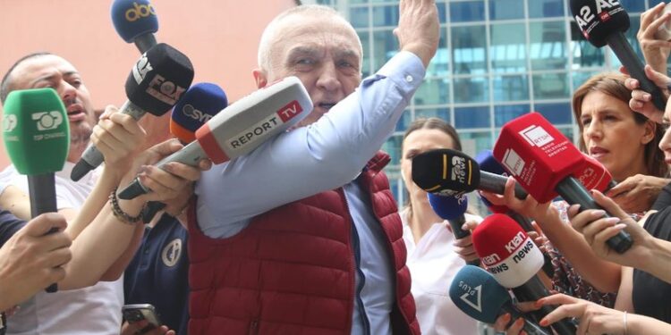 DEL PAS TRE ORËSH NGA SPAK/ Sulmon Meta: Duan të shkatërrojnë opozitën