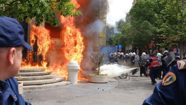 NESËR PROTESTA E OPOZITËS/ Policia me plan masash. Ja rrugët që bllokohen