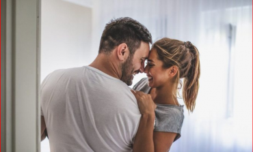 DUHET T'I HIDHNI NJË SY/ 3 biseda që çdo çift i martuar duhet t’i bëjë për jetën seksuale