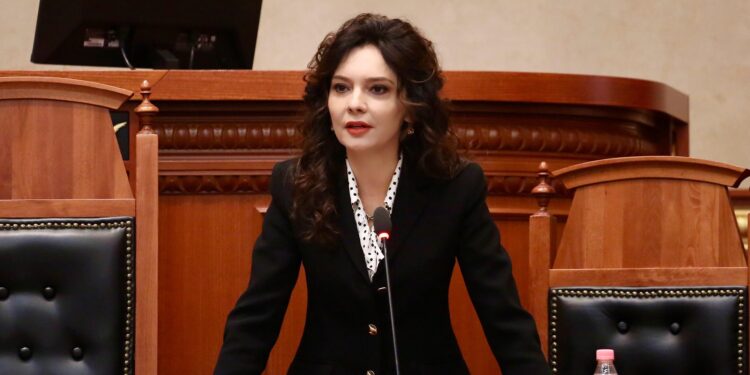 TENSIONE NË KUVEND/ Spiropali përplaset me opozitën: Ai vrasësi i Elbasanit nuk është këtu…