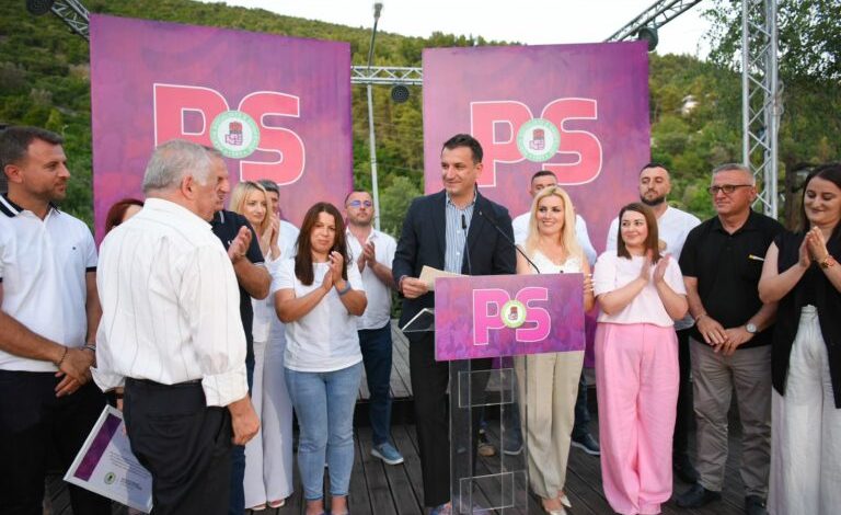“I PARI TË DHUNONTE ME SHIK-UN, I DYTI…”/ Veliaj me socialistët: Berisha është reduktuar në një dritare, Meta në një vare argëtuese
