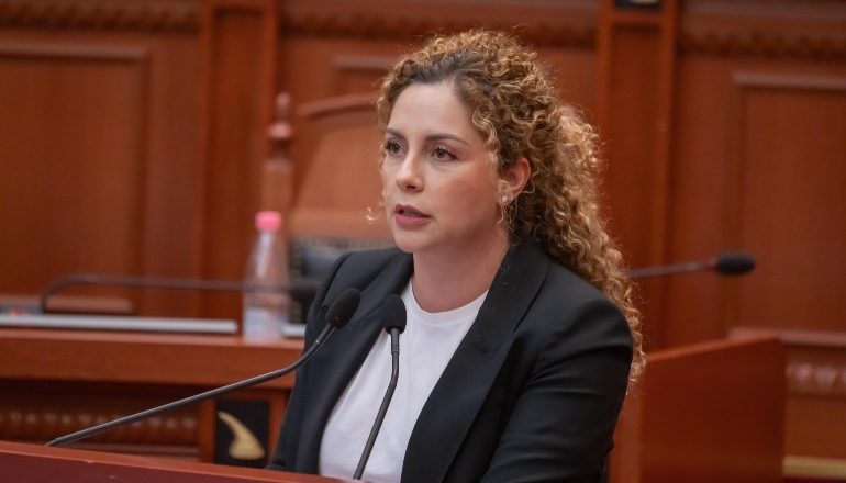 MANDATI I OLTA XHAÇKËS/ Kuvendi i kërkon Gjykatës Kushtetuese rihapjen e çështjes, t’i kërkohet mendim Komisionit të Venecias