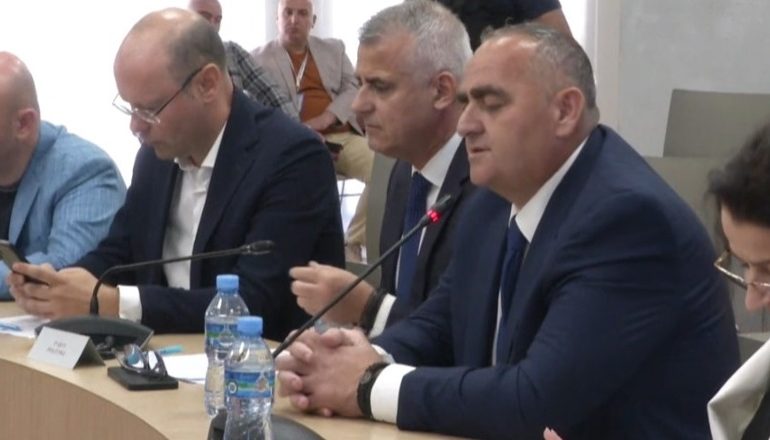 KQZ MERR VENDIMIN: Fredi Belerit i hiqet mandati i kryetarit të bashkisë së Himarës