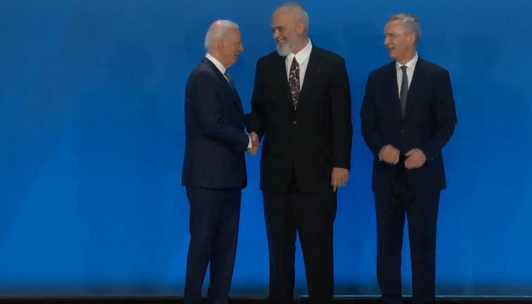 SAMITI I NATO-S NË WASHINGTON/ Rama pozon krah Biden e Stoltenberg