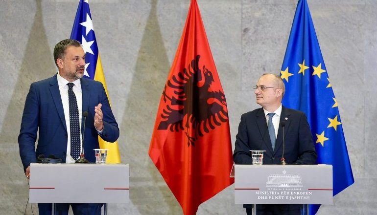 TAKOHET ME HOMOLOGUN BOSHNJAK/ Ministri Hasani: Fokusi, integrimi në BE! Hapja e ambasadave hap pozitiv