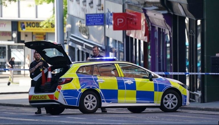 TRONDITET ANGLIA/ Sulm me thikë, 2 fëmijë humbin jetën 9 të tjerë plagosen! Arrestohet 17- vjeçari
