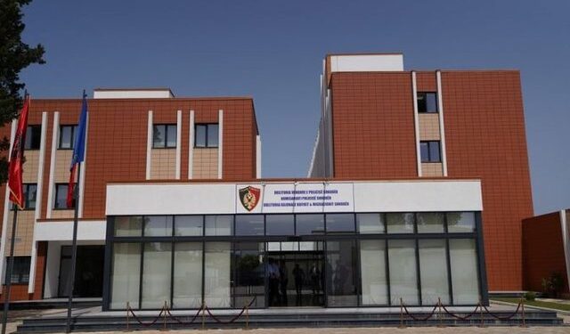 POLICIA NË KËRKIM TË DY “SKIFTERËVE” NË SHKODËR/ Njërit i vjedhin lekët në shtëpi, tjetrit motorin