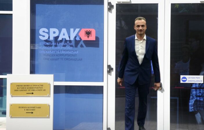DETAJET/ Arrestimi me urdhër të SPAK, përgjimet në Sky ECC nxorën zbuluar kreun e Prokurorisë Vlorë, magjistraten dhe dy të tjerë