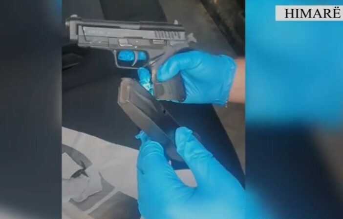 E PËSON KEQ/ Qarkullonte me armë zjarri me vete, arrestohet në Himarë 25-vjeçari