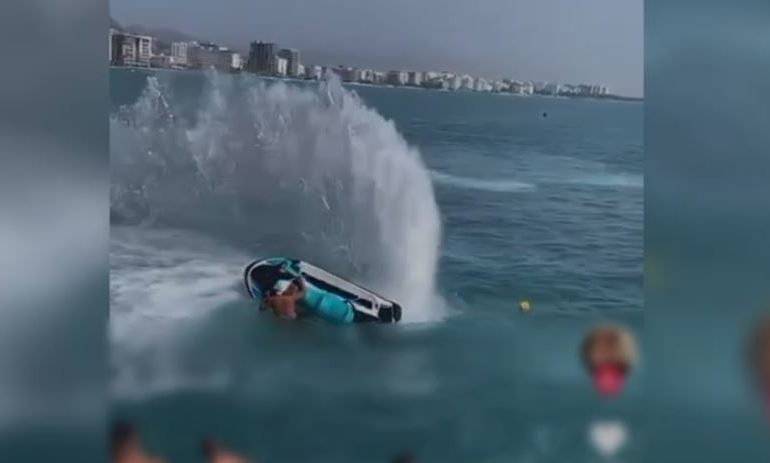 KRYENIN MANOVRA TË RREZIKSHME ME JET SKI/ E pësojnë dy drejtuesit në Ksamil e Shëngjin