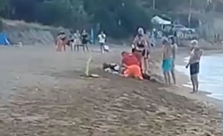 E TRISHTË/ E pickuan grerëzat në plazhin e ëndrrave, humb jetën pushuesi 47-vjeçar