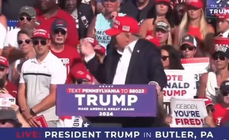 TË SHTËNA DHE BRITMA/ Trump rrëzohet në podium, PAMJET e momentit të atentatit