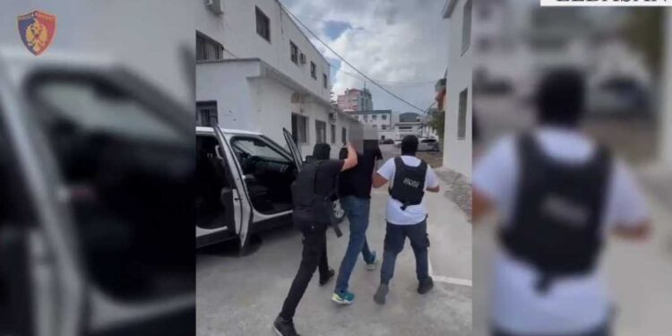 U KAPËN ME MUNICIONE, ARMË DHE KOKAINË/ 2 të arrestuar në Elbasan