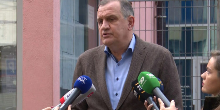 I ARRESTUAR PËR ABUZIM ME FONDET E BE-SË/ Ilir Beqaj mohon akuzat para togave të zeza