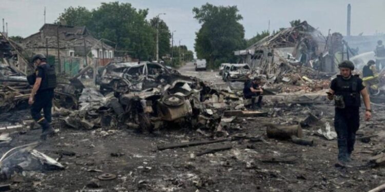 VIJOJNË SULMET RUSE NË UKRAINË/ Publikohet bilanci: Të paktën 12 të vdekur dhe 55 të plagosur nga bombardimet në Donetsk dhe Luhansk
