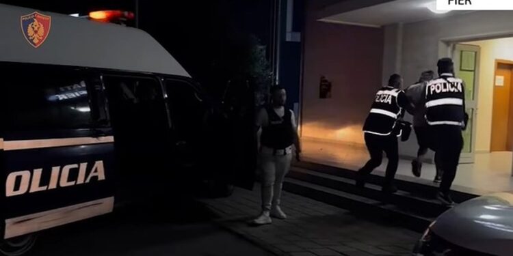 VRASJA NË FIER/ Policia publikon pamjet e arrestimit të 39-vjeçarit që qëlloi bashkëjetuesin e ish-gruas