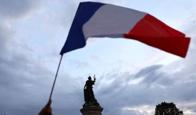 ANALIZA E VOA: Pikëpyetje për atë që do të sjellin zgjedhjet në Francë