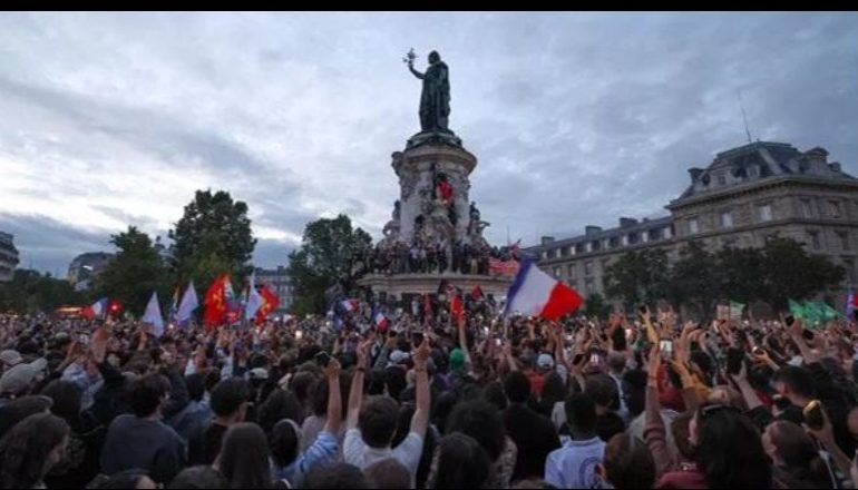 FRANCË/ Të majtët mundin ekstremin e djathtë në zgjedhjet e parakohshme parlamentare