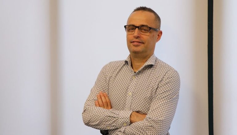 ABUZIMET ME FONDET E BE/ Ishte i shpallur në kërkim, vetëdorëzohet Gazmend Haxhia