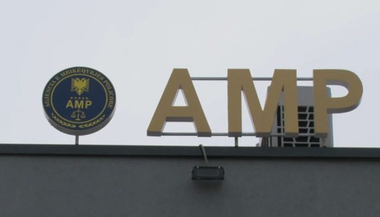 AKUZOHET PËR MASHTRIM/ Pezullohet nga detyra efektivja e komisariatit nr 1 në Tiranë