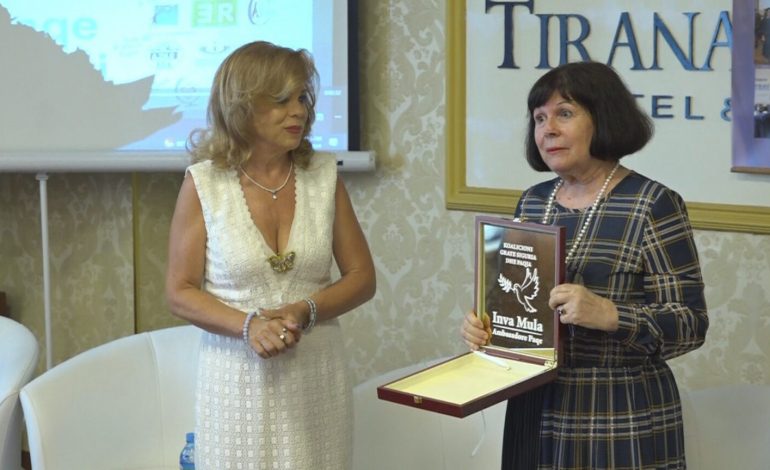 NDEROHET ME TITULLIN “AMBASADORJA E PAQES”/ Inva Mula: Modeli im, jo në skenë, por si nënë e 2 fëmijëve