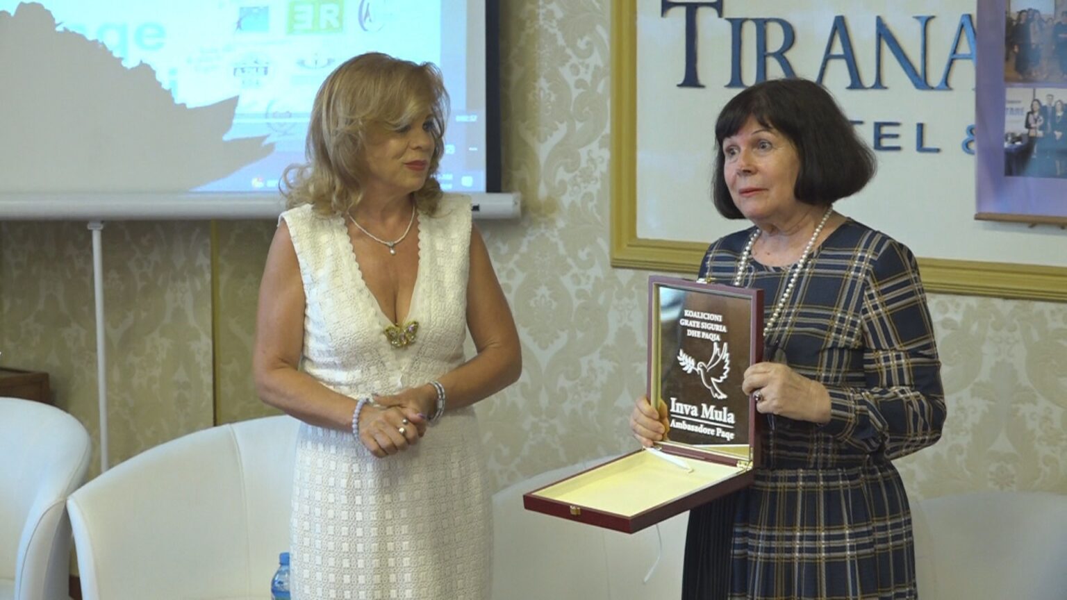NDEROHET ME TITULLIN “AMBASADORJA E PAQES”/ Inva Mula: Modeli im, jo në skenë, por si nënë e 2 fëmijëve