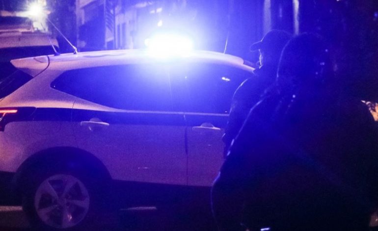 “AUTORËT QËLLUAN NGA AUTOMJETI”/ Të shtëna me armë në Greqi, plagoset i riu shqiptar, shoku e braktisi dhe u largua, por…