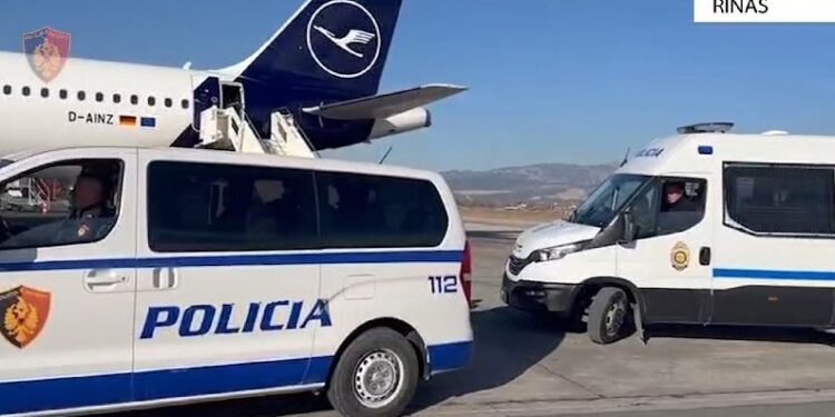 TENTOI TË KRYENTE VRASJE NJË VIT MË PARË NË BERAT/ Ekstradohet nga Kosova 56-vjeçari