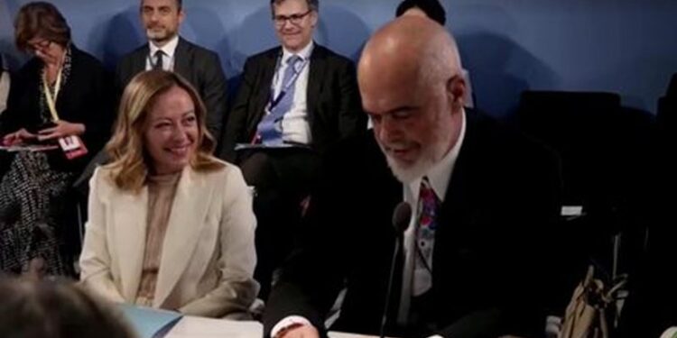 SAMITI I KOMUNITETIT POLITIK/ Meloni batuta me Ramën: Merr vesh më shumë se unë nga politika italiane