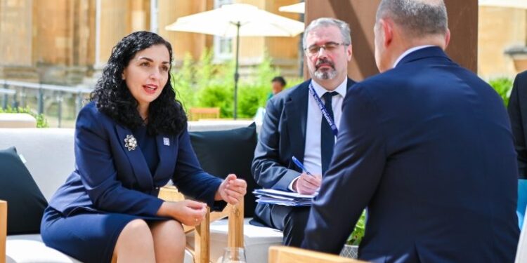 THIRRJE NGA LONDRA/ Vjosa Osmani: Të mbrojmë demokracinë e rajonit nga Putini