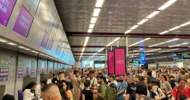 PAMJET/ Problemet në sistemin e IT shkaktojnë kaos, pasagjerët të bllokuar në aeroportin e Luton