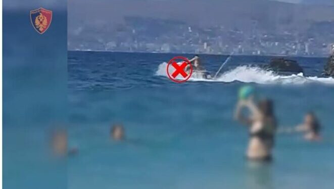 NDODH NË VELIPOJË/ Kreu manovra të rrezikshme dhe shqetëson pushuesit me Jet Ski, gjobë drejtuesit