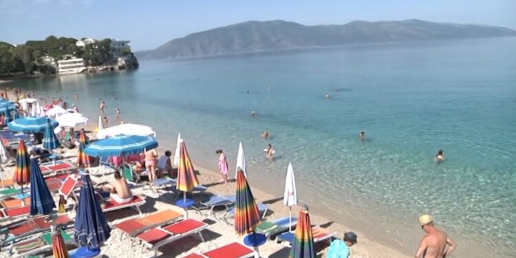 “NUK KA RRITJE ÇMIMESH”/ Të huajt vlerësojnë Vlorën si vendin ideal për të pushuar