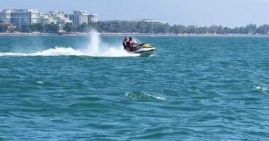 E RËNDË/ Dyshohet se u përplas me shkëmbin duke lundruar me Jet Ski, lëndohet 54-vjeçari dhe dy vajzat e tij të mitura