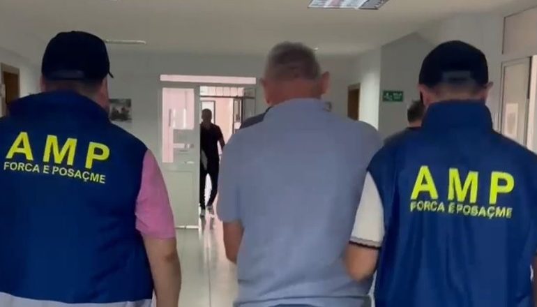 E PËSON KEQ/ Ushtronte dhunë ndaj bashkëshortes, AMP vë në pranga policin 55 vjeçar