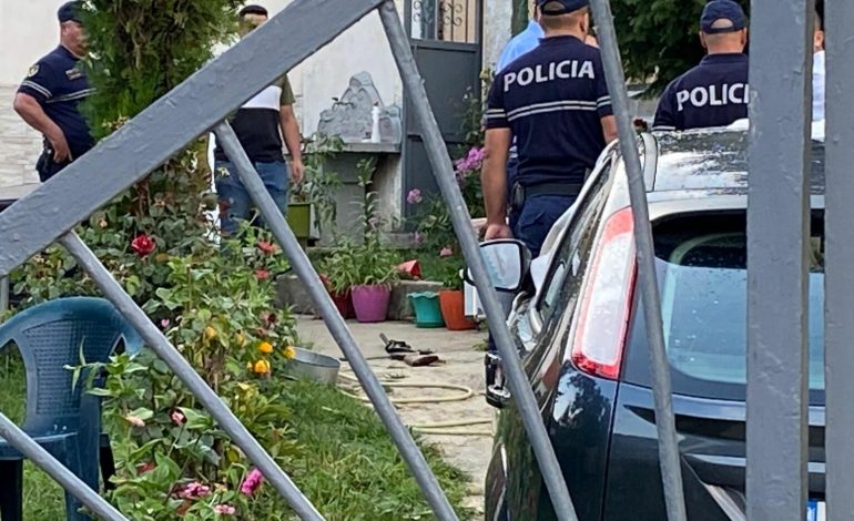 E RËNDË NË POGRADEC/ Babai plagos të birin me armë gjahu! 47-vjeçari do niset drejt Tiranës