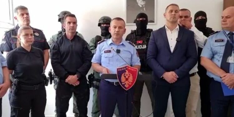 “MOS DIL VETËM NATËN…”/ U kërcënua përmes mesazheve? Ja si përgjigjet drejtori i policisë së Shkodrës