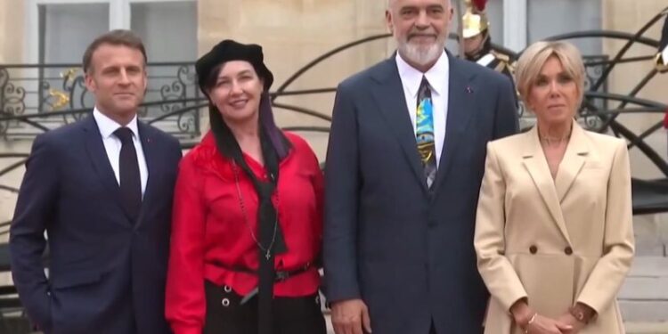 LOJËRAT OLIMPIKE/ Rama pritet në Paris nga Macron dhe Zonja e Parë