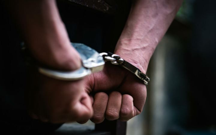 EMRI/ U mori me forcë varëset nga qafa dy grave, arrestohet 32-vjeçari në Durrës
