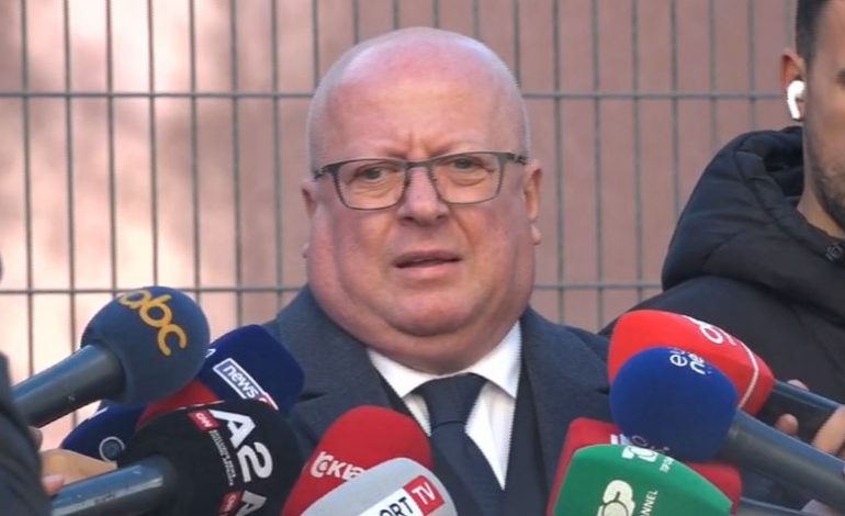 “RRIHINI EFEKTIVËT…”/ Policia procedon avokatin Gjokutaj: Bëri thirrje publike për veprime të dhunshme