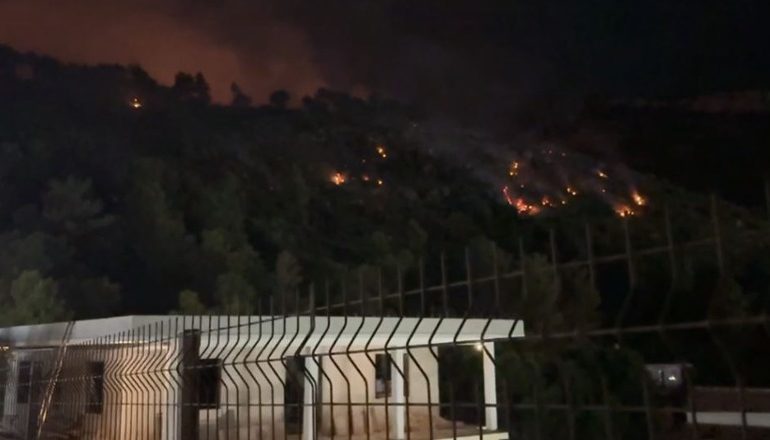 ZJARRI NË MALIN E SHËNGJINIT/ Vijon operacioni për shuarjen e flakëve. Vatër edhe në malin e Rencit